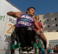 Инвалид-колясочник из Чили стал учителем танцев и проводит мастер-классы (видео)