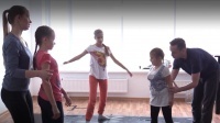 Хореограф и слепая девочка открывают на Урале школу танцев для незрячих детей