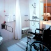 Как оборудовать ванную и туалет для инвалида в обычной квартире