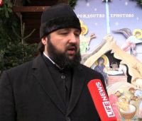 Взял под опеку