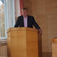 Не могут попасть в здание администрации
