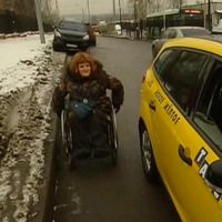 Парализованная москвичка стала волонтером в Сочи