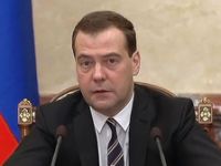 Медведев повысил социальные пенсии