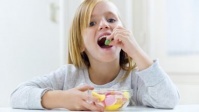 Какие продукты и напитки вредят зубам