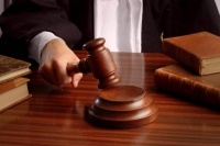 В Новосибирске женщина-инвалид засудила банк за угрозы отрезать руку