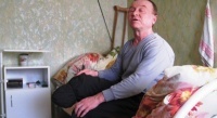 В Коми безногий слепой инвалид полз на коленях, чтобы получить медпомощь
