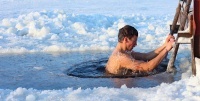 Купание в холодной воде - высшая степень закаливания