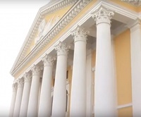 Полицейский перфоманс? Родители детей-инвалидов заплатят порядка 4 тыс. рублей за парковку возле оперного театра