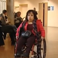 В Петербурге пассажир-колясочник выиграл суд у социального такси, по чьей вине получил сотрясение головного мозга.