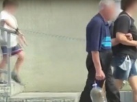 В Кургане женщина выгуляла сына-аутиста на поводке и стала жертвой травли