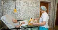 Как ухаживают за лежачими больными в пансионатах?