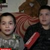 Дети работают, чтобы собрать деньги на лечение  матери