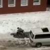 В одиночку вышел на чистку снега
